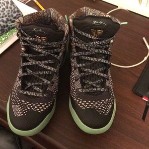 Kobe’s XI  Gold